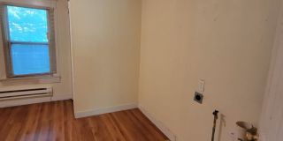 2 bedroom | 1 bathroom | Entire HOME- Freshly painted! Gallery 6