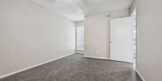 Pine Creek Apartments Gallery 23