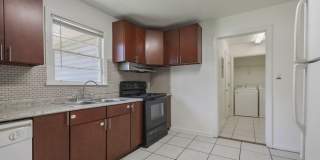 4 bed 2 bath house, Walk to Stadium!! Available July 2026 Gallery 20