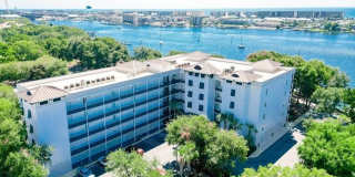 113 SE Brooks Street unit: 204 Gallery 1