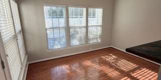 Charming 3BR Townhome in Sought-After Harrisburg Town Center Gallery 12