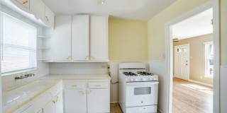 CHARMING MID-CENTURY HOME IN DELLVIEW Gallery 13