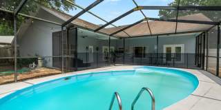 Chic Stylish Pool House newly renovated Gallery 1