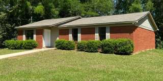 Cozy 4 Bedroom House Close to Campus for August 2027! Cozy 4 Bedroom House Close to Campus for August 2027! Gallery 1