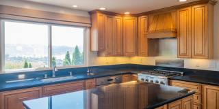 4BR/2.5BA 3,274sqft! STUNNING GG VIEWS!!! Yard! Spa! 4 Car Parking! Pet! PROGRESSIVE Gallery 17