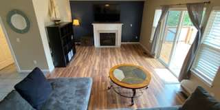 Sunny and spacious 3 bed, 2.5 bath house with living and family room, with huge back yard! Gallery 10