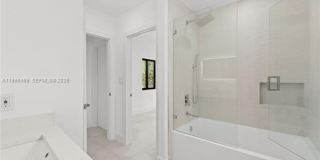 8246 NE 2nd Ct MIAMI, FL 33138 Gallery 28