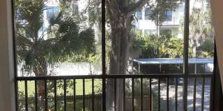 Seasonal-Beautifully renovated top floor 2/2 condo downtown Sarasota. Gallery 18