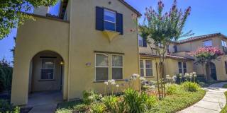 Beautiful 4 Bedroom, 2.5 Bath Condo for Rent in Elk Grove Gallery 1