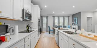 709 Thomas Ln #B Gallery 9