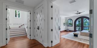 16 Palm Ave Gallery 21
