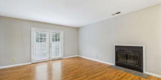 UNCG Area – Chancellors Court Townhomes. Walk to Campus and just minutes to Downtown! Gallery 16