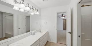 Spacious 4BR 4BA House in Tulsa Gallery 24