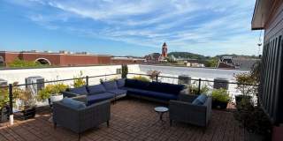 Beautifully Furnished 1/1 Apartment in Downtown Broad St.- $2,350 Gallery 32