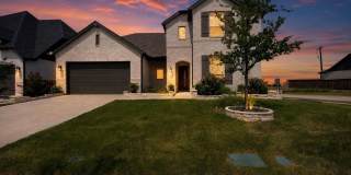 Spacious 4BR House in Aubrey Gallery 1