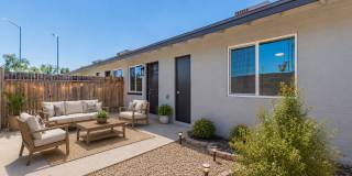 Stylish. Newly Renovated. Cozy, Boutique Community - On Broadway Apartments Gallery 31