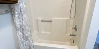 Newly Renovated Ground Floor 1 Bed Apartment! Gallery 17