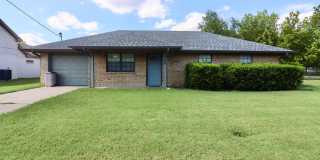 FOR LEASE! Newly Remodeled - 3 Bedroom - 1.5 Bath Brick Home in Low Traffic Area in Weatherford! Gallery 1