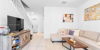 817 NE 211th St Gallery 13