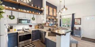 Modern 2 Bed, 1 Bath Condo near Dishman Hills! Gallery 8