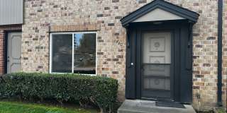Sharp and spacious 3 bedroom, 2.5 bathroom townhouse in desirable Willowbrook community! Gallery 1