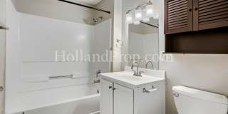 Beautiful 2-Bedroom Condo with a Garage! Gallery 15