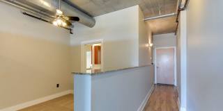Excellent and newly refreshed Uptown 8th floor condo in the Courtside complex. Gallery 6