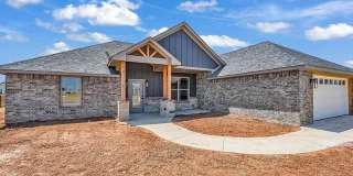 Spacious 4BR House in Geronimo Gallery 1