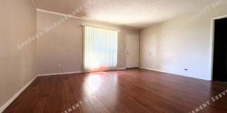 ***MOVE IN SPECIAL***UTILS INCLUDED : ONE BEDROOM UPSTAIRS CONDO Gallery 11