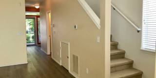 Fantastic Townhome close to Nike Gallery 5
