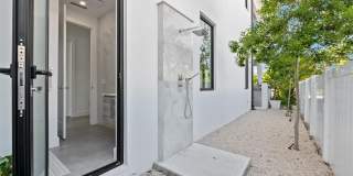 743 S Lake Avenue Gallery 36