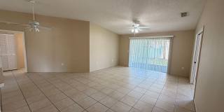 Centrally located 3/2 with 2 car garage Gallery 1