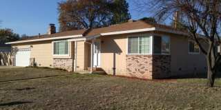 3 Bedroom Home for Rent in South Redding CA | Fenced Yard, Garage & Central HVAC Gallery 1