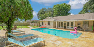 166 Old Country Road S Gallery 1