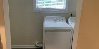 Charming Fully Renovated 2BR/1BA Near Both Hospitals – Washer/Dryer Included! Gallery 15