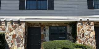 2 Bedroom/2.5 Bath on the banks of Lake Lanier! Gallery 1