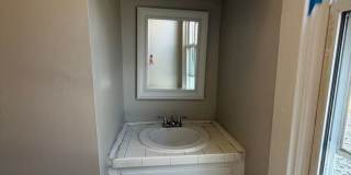 Charming 4bdrm/1.5bth Home Located in Richmond's North Highland Park w/Balcony!! Gallery 30