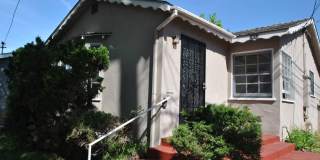Signal Hill 1-Bedroom Back House with Side Yard, Patio & Washer/Dryer Hookups Gallery 1