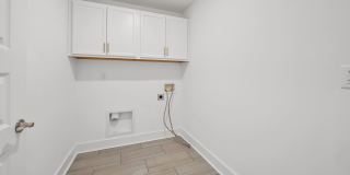 Modern Three Bedroom! Gallery 40
