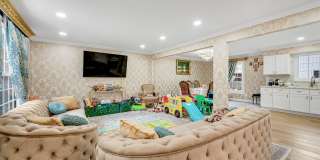 10904 GAINSBOROUGH Road Gallery 24