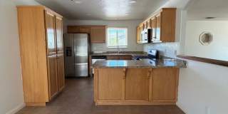 Large 3 Bedroom, 3 Bathroom Home with Solar Gallery 7