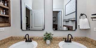4 BEDROOM POOL & SOLAR HOME! Gallery 31