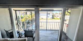 Annual furnished/Seasonal/short term 2 bedroom 1 1/2 bath top floor, renovated condo near Siesta Key! Gallery 11
