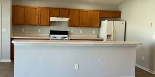 Spacious 3 bedroom, 2 bath home with a den! Gallery 5