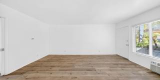 351 S. Manhattan Pl. Gallery 4