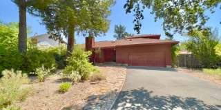 Spacious Three Bedroom Calistoga Home Gallery 1