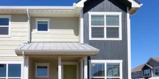 Beautiful 2 bed 2.5 Bath Townhome in West Greeley Available Early June! Gallery 1