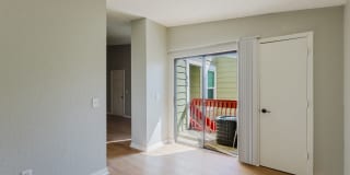 Penthouse level 1bed condo with private balcony Gallery 14