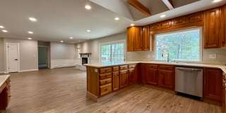 Stylish 3-Bedroom Remodel with Two Fireplaces and Mountain Views Gallery 16