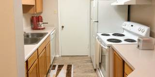 Diamond Lakes Apartment Homes Gallery 3